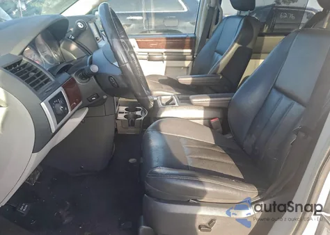 2009 Chrysler Town & Country Touring from USA, damaged, VIN 2A8HR54X89R645973